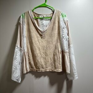 POL Tan and White Lace Sleeve Top